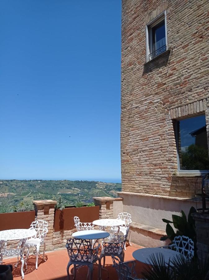 Hotel Oviv Dimora Del Borgo Аквавива-Пичена Экстерьер фото