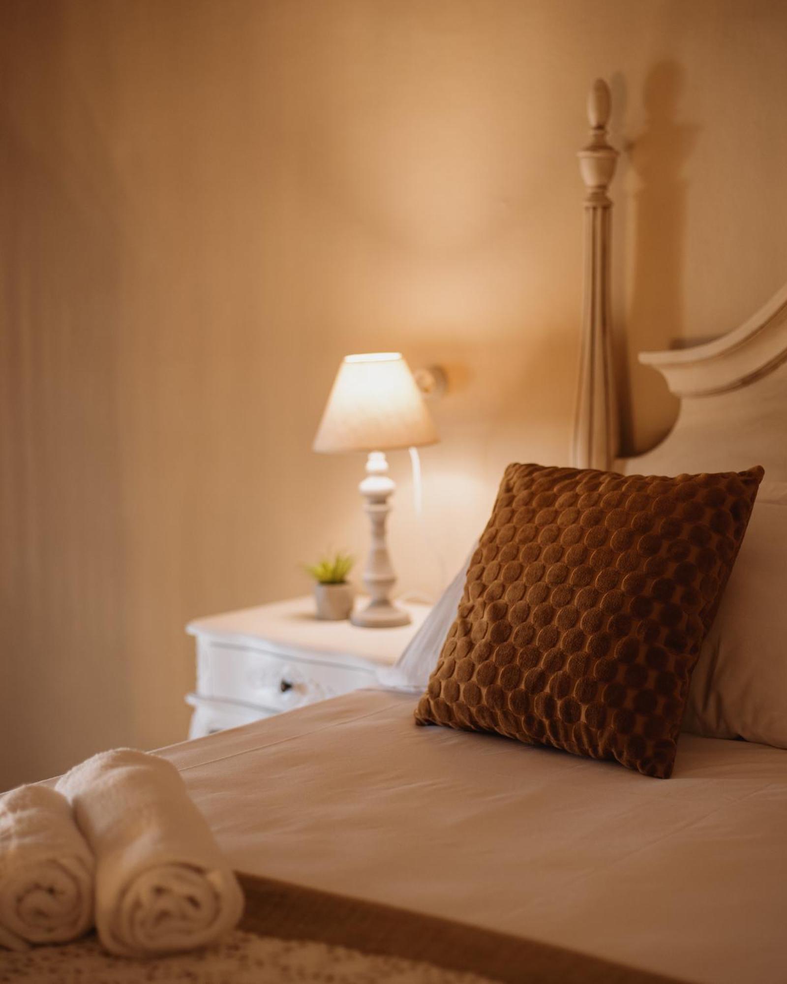 Hotel Oviv Dimora Del Borgo Аквавива-Пичена Экстерьер фото